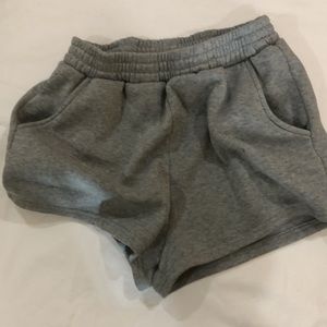 Gray knit pocket shorts. Very comfy, gently used. Size M..US 6